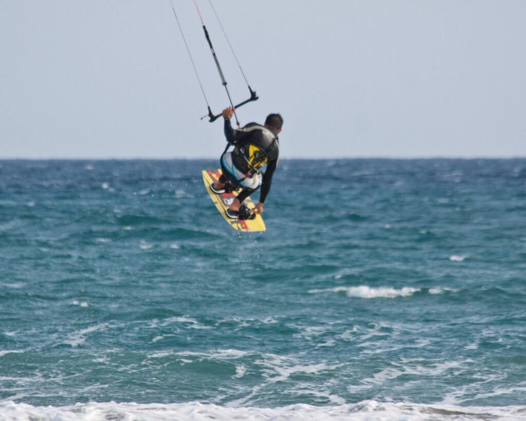 kitesurf en train de sauter
