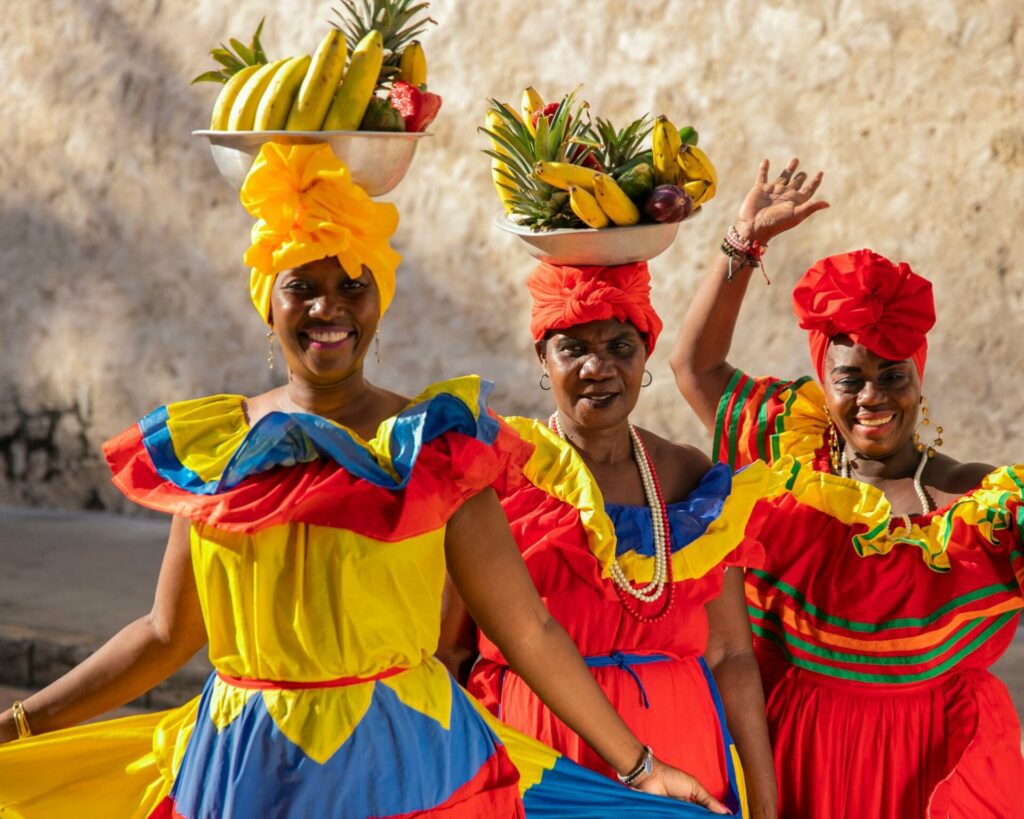 15 raisons de faire un Voyage Kite Surf en Colombie, femmes habillées en tenue traditionnelles