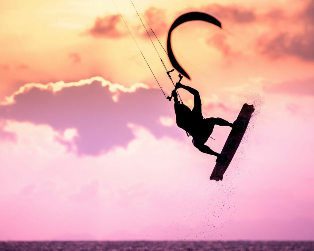 15 raisons de faire un Voyage Kite Surf en Colombie, saut en kite surf