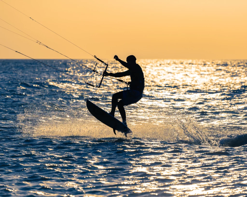 Débuter en kitesurf : Les clés et astuces pour progresser rapidement