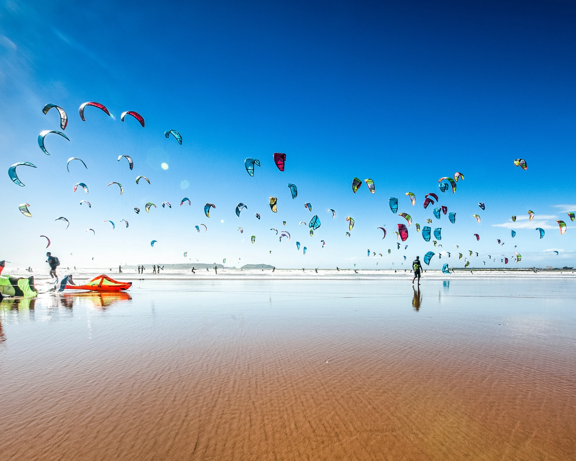 You are currently viewing Débuter en kitesurf : Les clés et astuces pour progresser rapidement