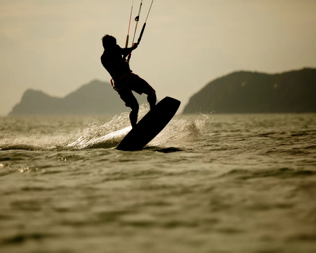 8 conseils et astuces à suivre pour maîtriser facilement son waterstart en kitesurf , Exercices progressifs sur l'eau
