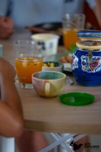 petit déjeuner a l'auberge casa bachue à salinas del rey en colombie