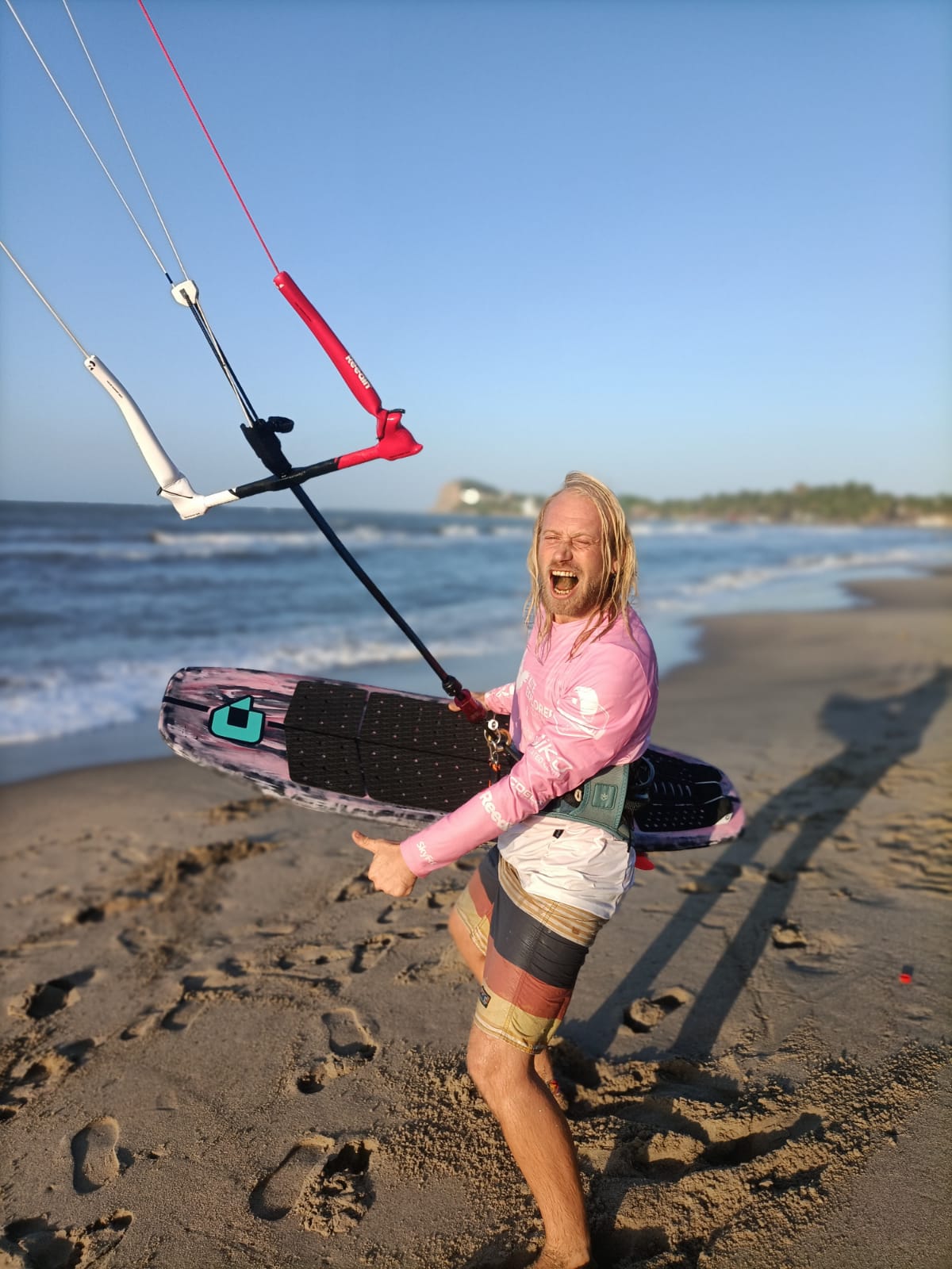 moniteur de kite surf strapless a l'école kite explorer colombia en colombie