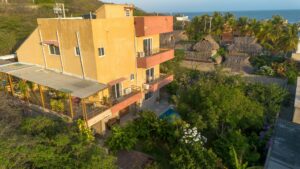 Vue aérienne casa bachue, proche de la mer, santa veronica , jardin tropical